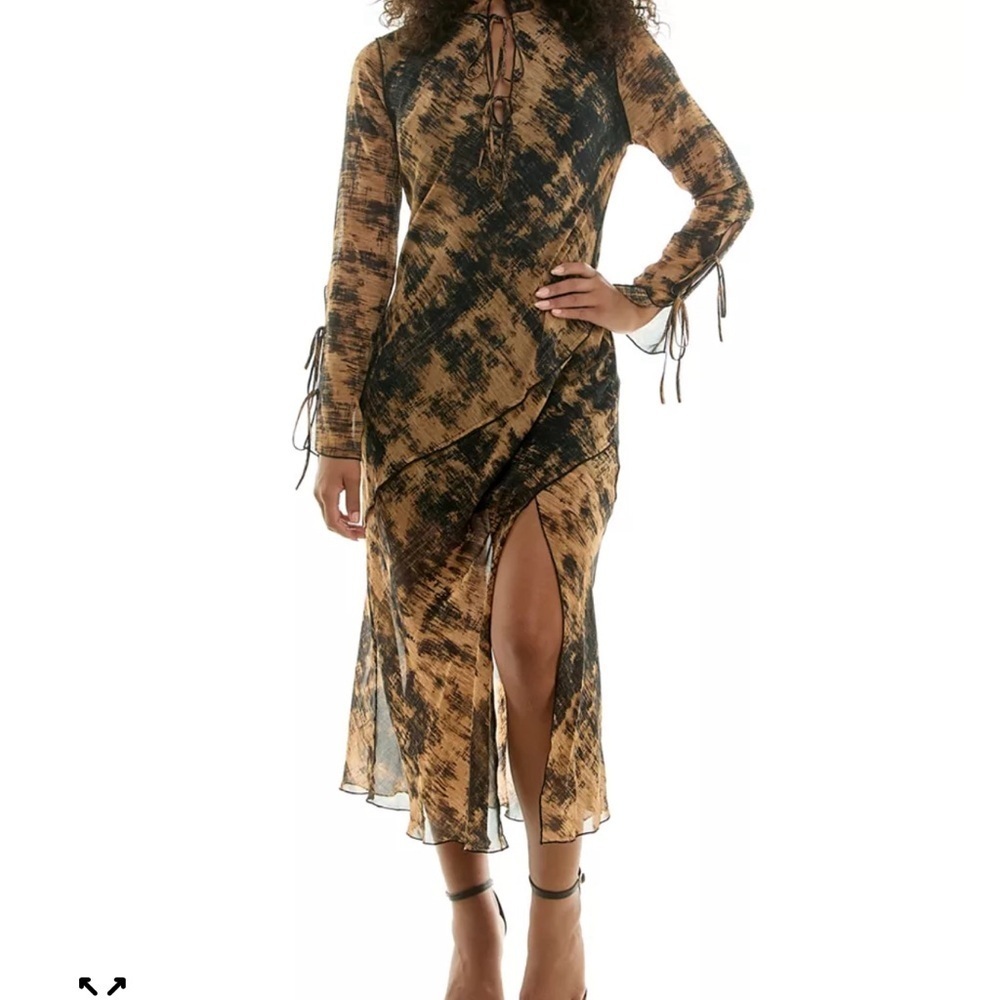 B Darlin
Juniors' Printed Chiffon Tie-Neck Slit-Front Midi Dress